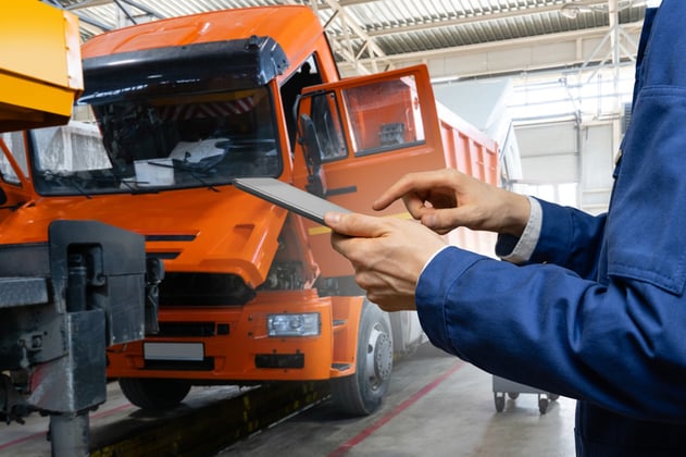 Inspecting a trailer and taking a photo with a tablet